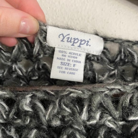 Yuppi Crochet Fringe High/Low Poncho - Picture 4 of 6